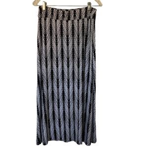 Liz Claiborne Black and White Maxi-Skirt Size Medium Petite